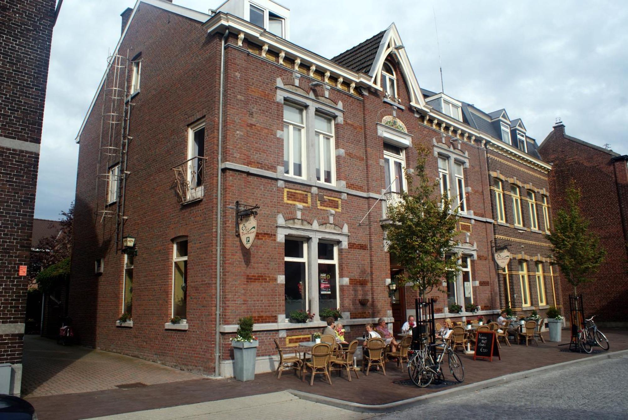 Hotel Le Bonheur Eijsden Exteriör bild